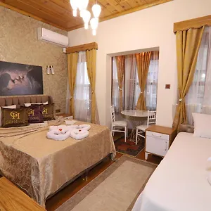 Guer Royal Apartments Hotel